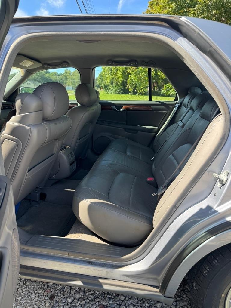 Cadillac DeVille Sedan 2005