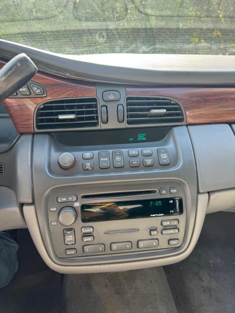 Cadillac DeVille Sedan 2005