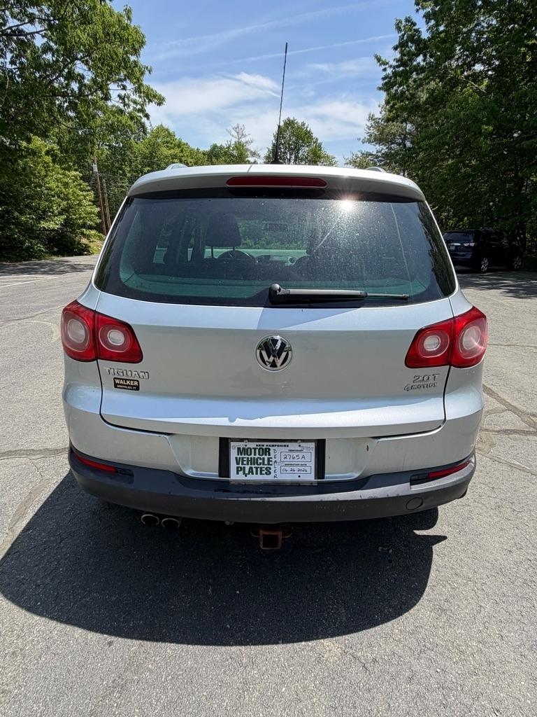 Volkswagen Tiguan S 4Motion 2011