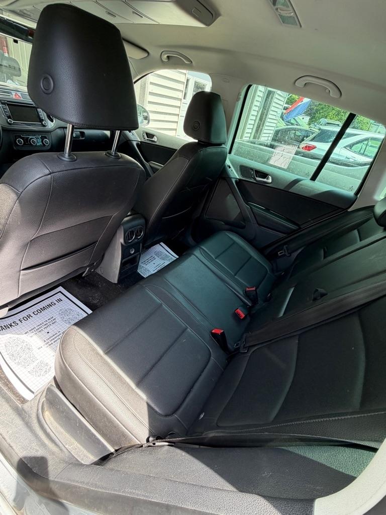 Volkswagen Tiguan S 4Motion 2011