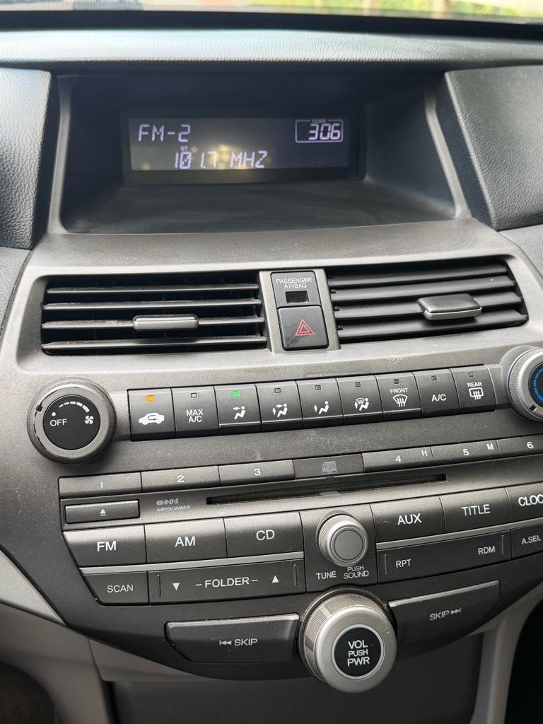 Honda Accord LX-P Sedan AT 2011