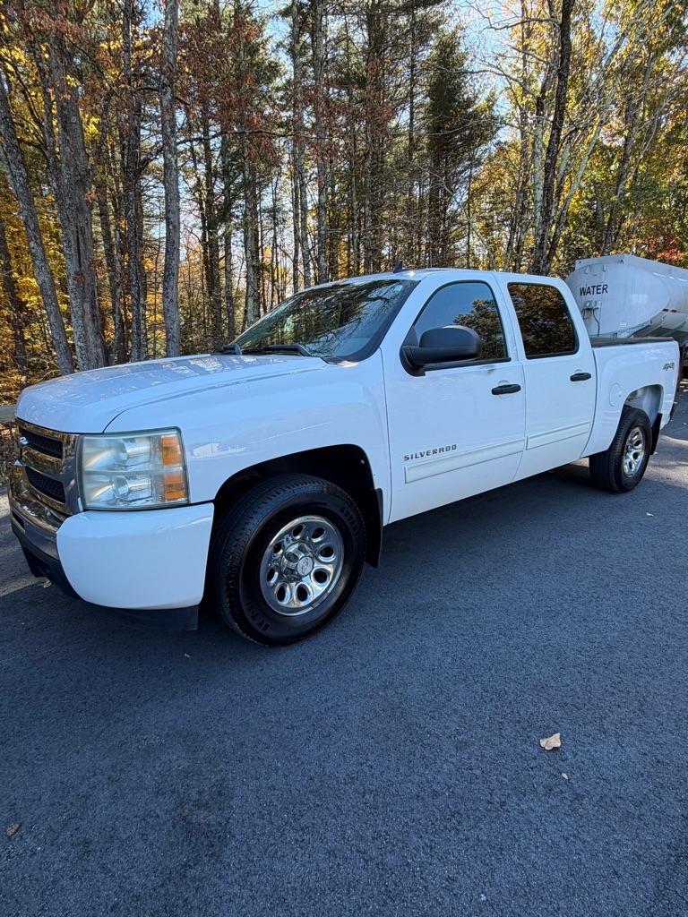 Chevrolet Silverado 1500 LS Crew Cab Short Box 4WD 2011