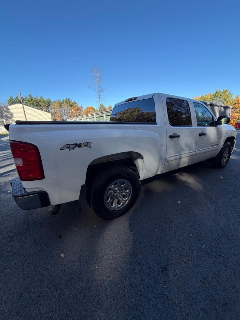 Chevrolet Silverado 1500 LS Crew Cab Short Box 4WD 2011