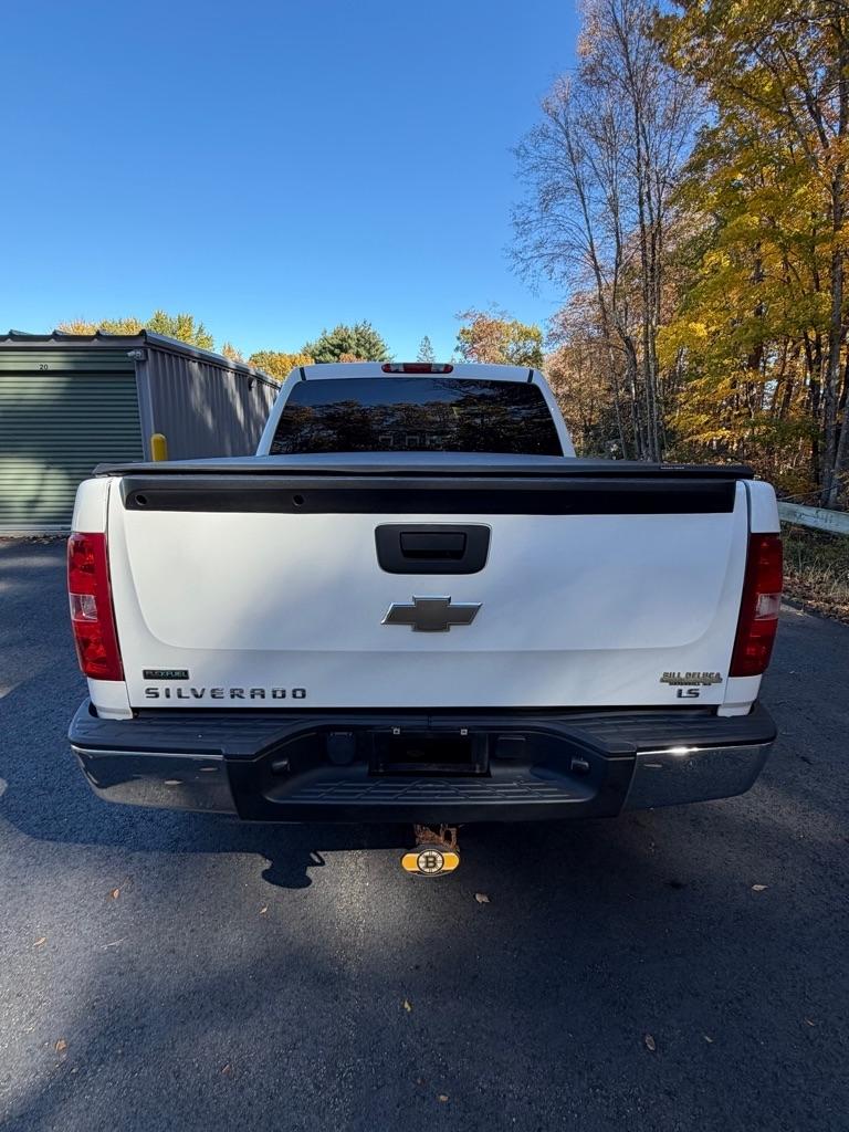 Chevrolet Silverado 1500 LS Crew Cab Short Box 4WD 2011