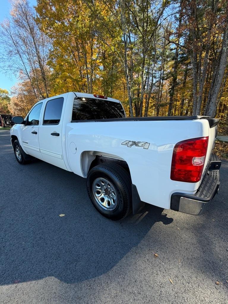 Chevrolet Silverado 1500 LS Crew Cab Short Box 4WD 2011