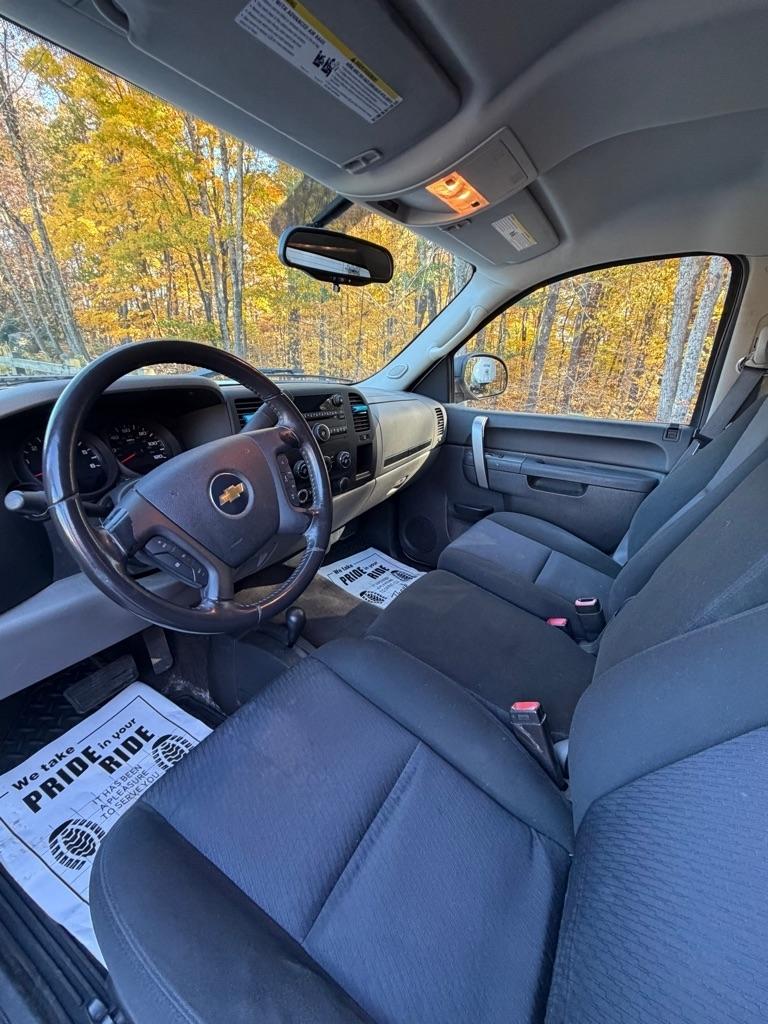 Chevrolet Silverado 1500 LS Crew Cab Short Box 4WD 2011