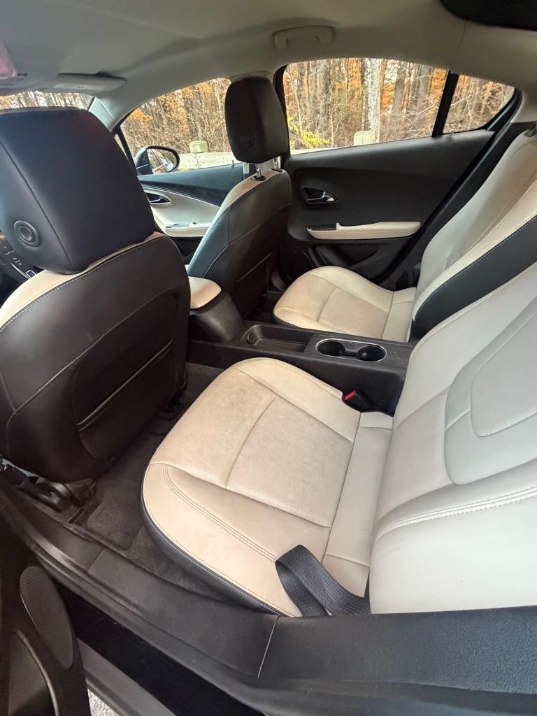 Chevrolet Volt Base 2011