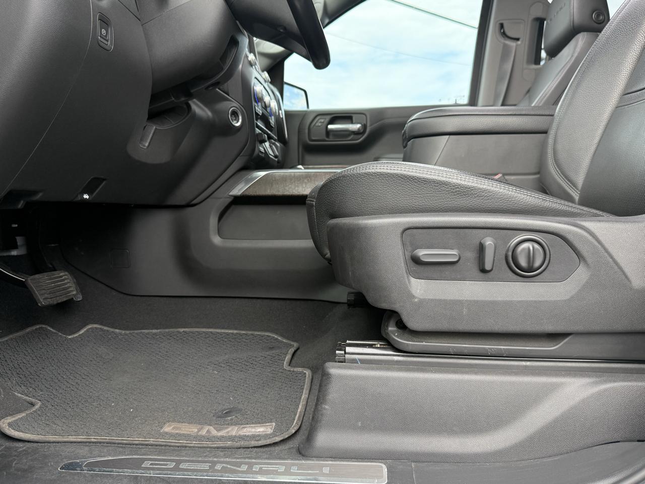 GMC Sierra Denali AWD Crew Cab 143.5" 2022
