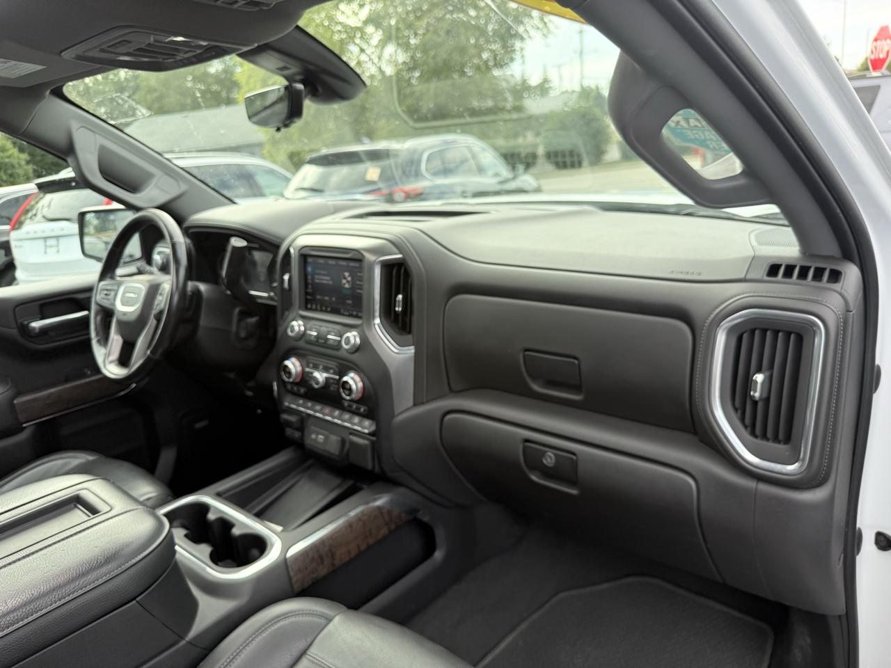 GMC Sierra Denali AWD Crew Cab 143.5" 2022