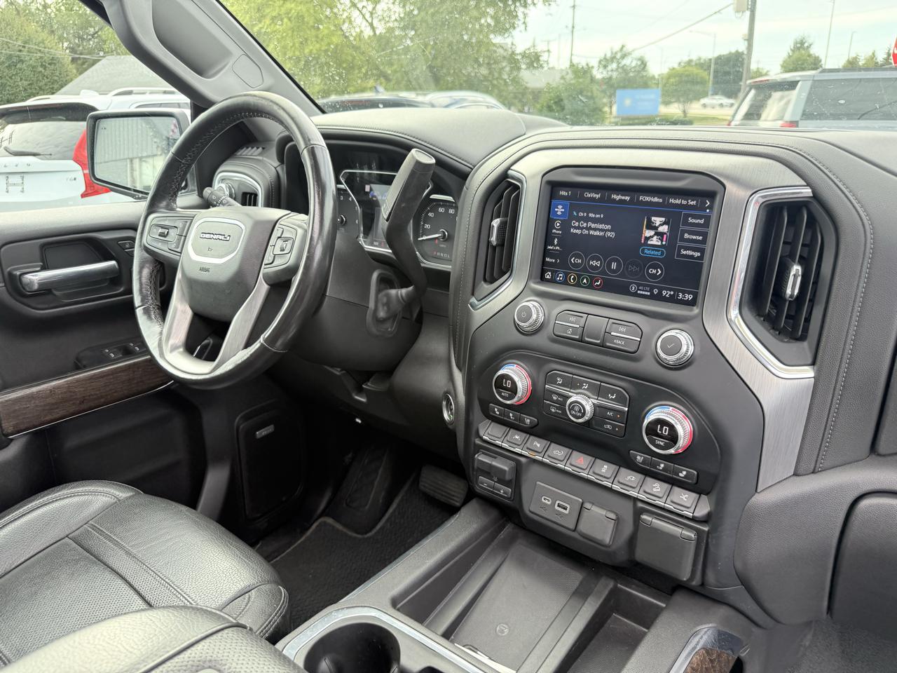 GMC Sierra Denali AWD Crew Cab 143.5" 2022