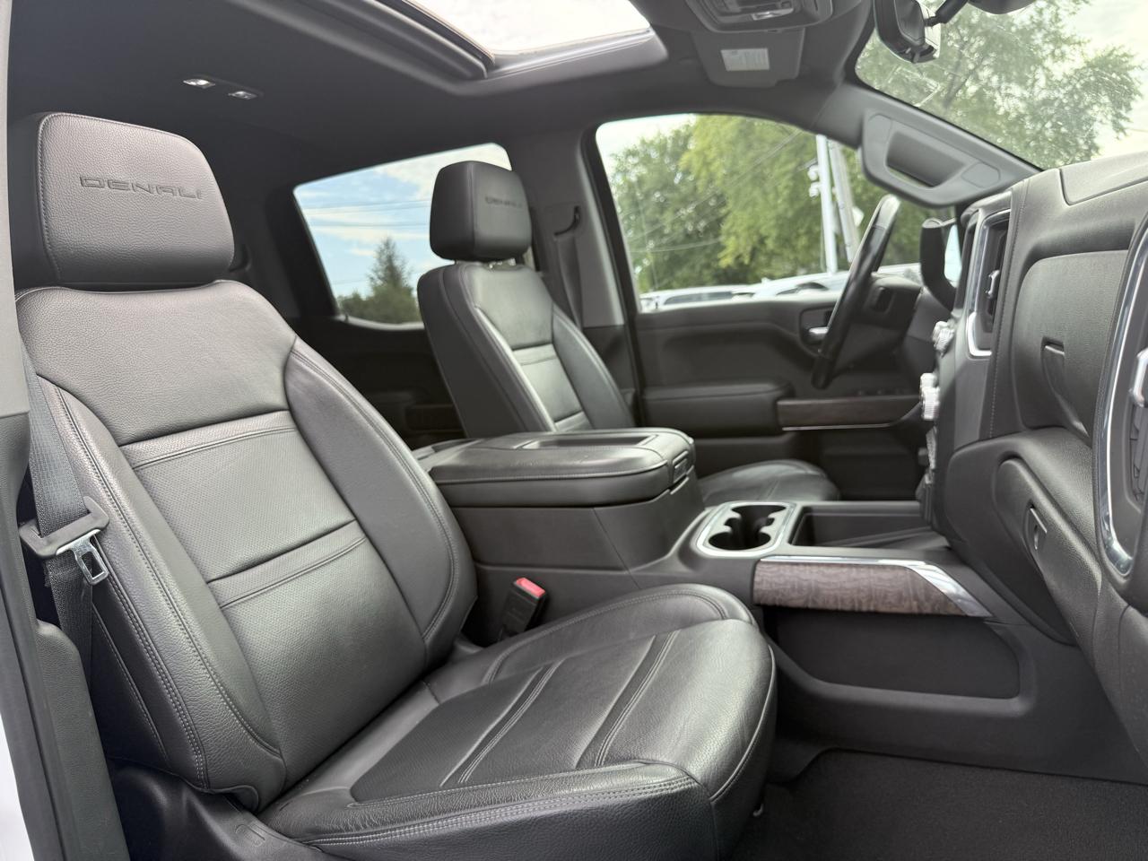 GMC Sierra Denali AWD Crew Cab 143.5" 2022