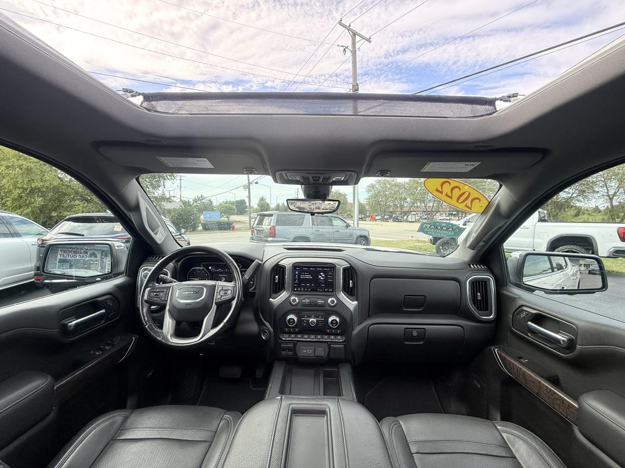 GMC Sierra Denali AWD Crew Cab 143.5" 2022