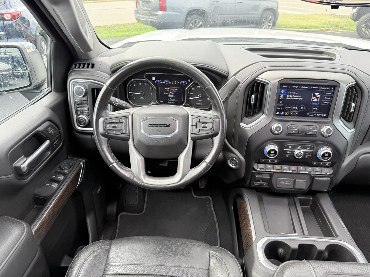 GMC Sierra Denali AWD Crew Cab 143.5" 2022