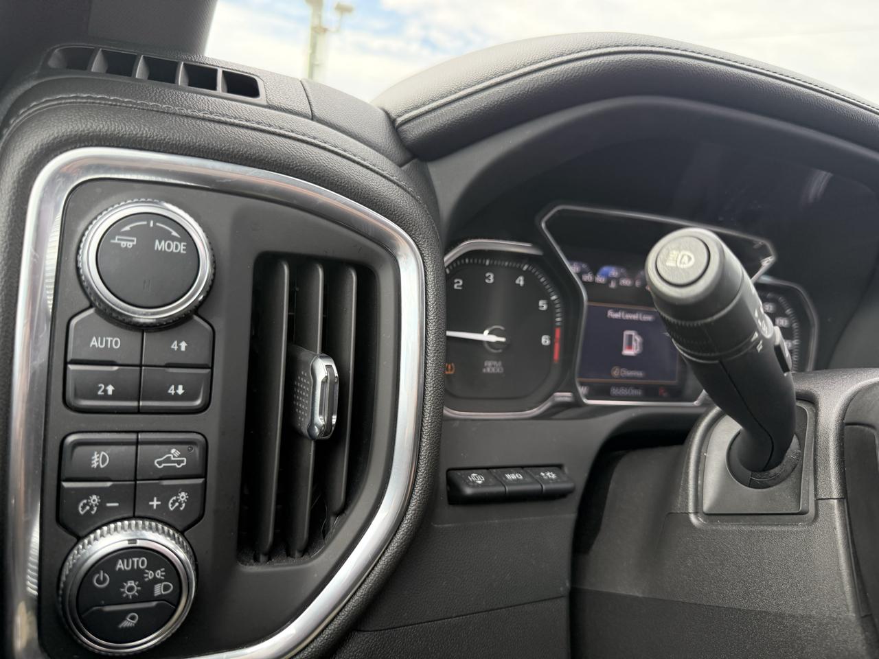 GMC Sierra Denali AWD Crew Cab 143.5" 2022