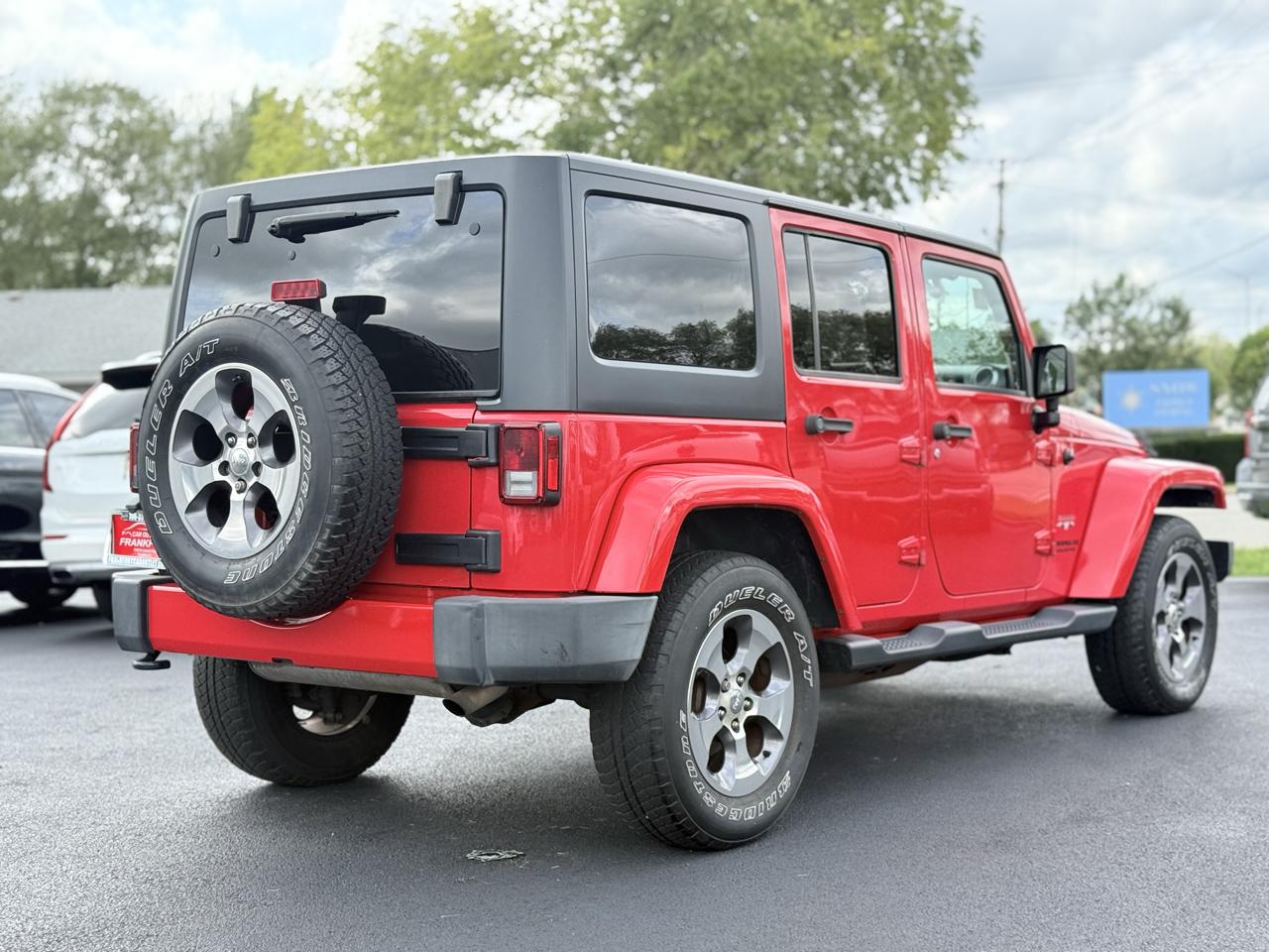 Jeep Wrangler Unlimited 4WD 4dr Sahara 2016