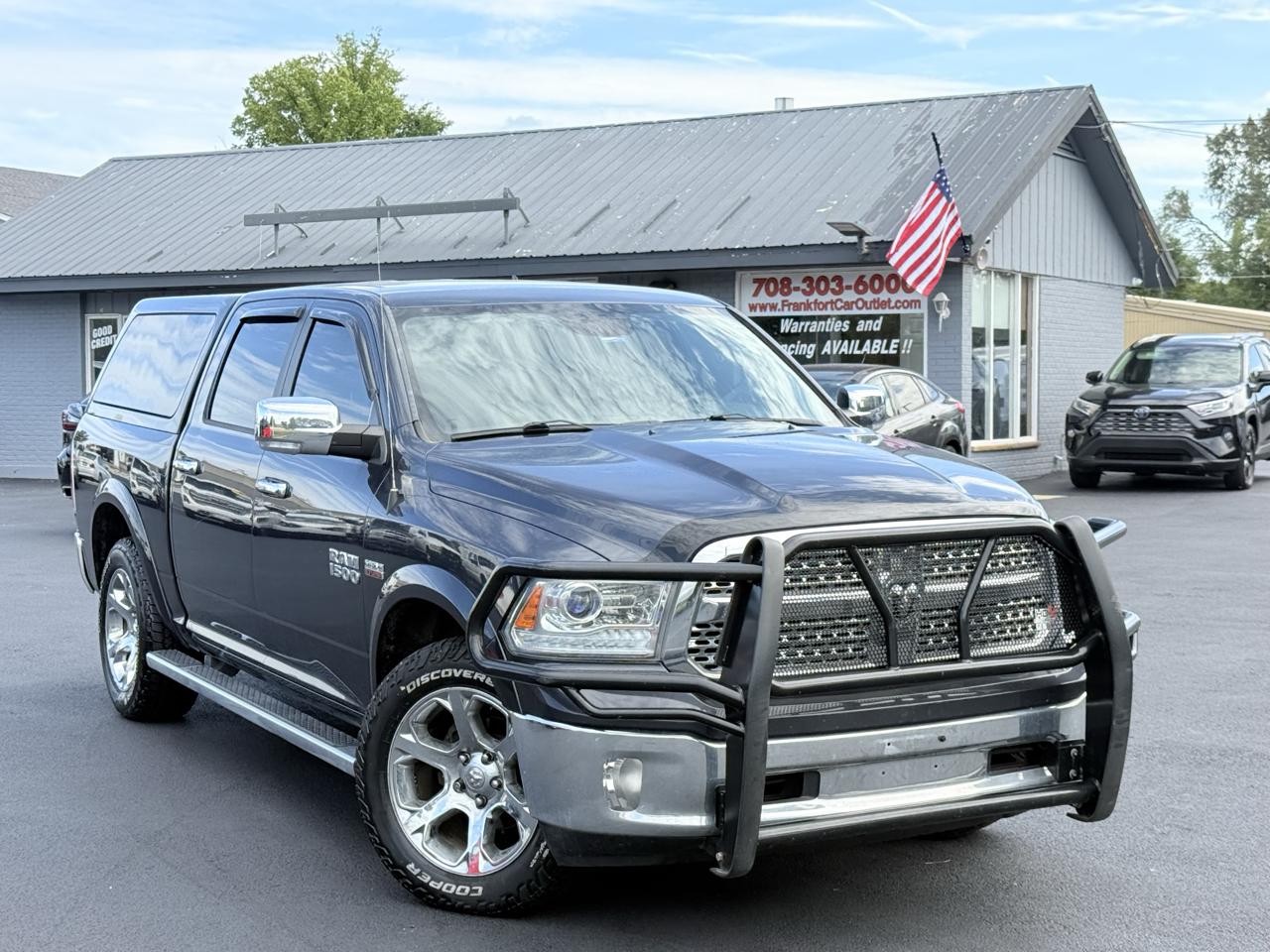 RAM 1500 4WD Crew Cab 140.5" Laramie 2016
