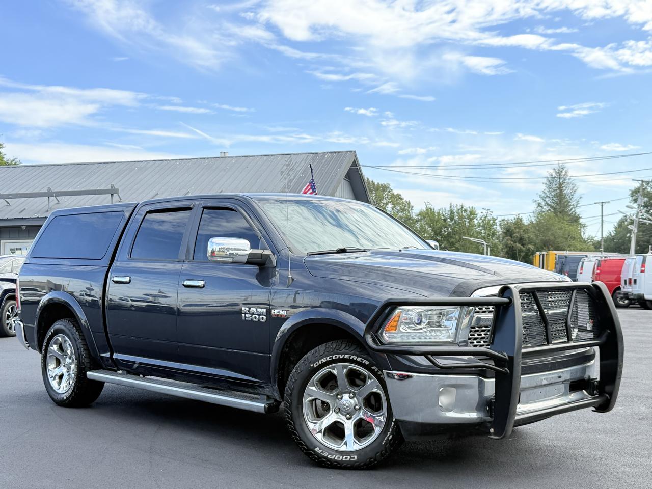 RAM 1500 4WD Crew Cab 140.5" Laramie 2016