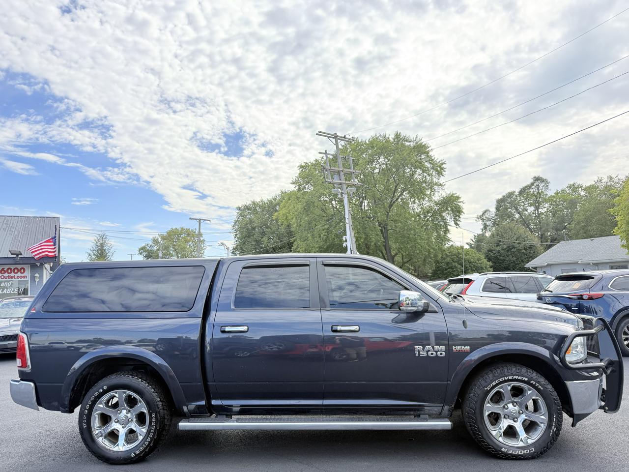 RAM 1500 4WD Crew Cab 140.5" Laramie 2016