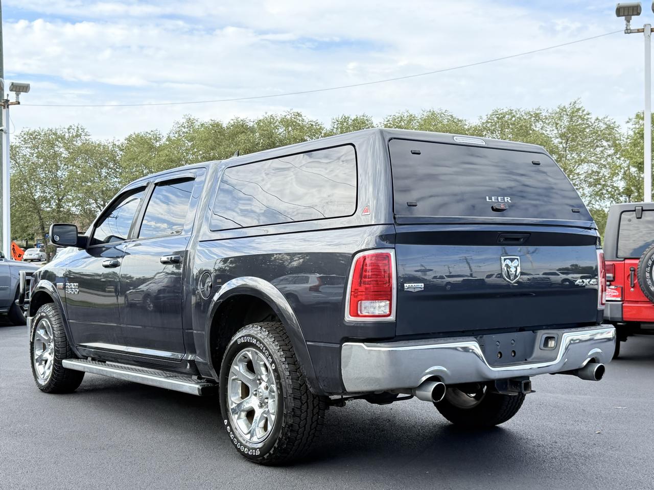 RAM 1500 4WD Crew Cab 140.5" Laramie 2016