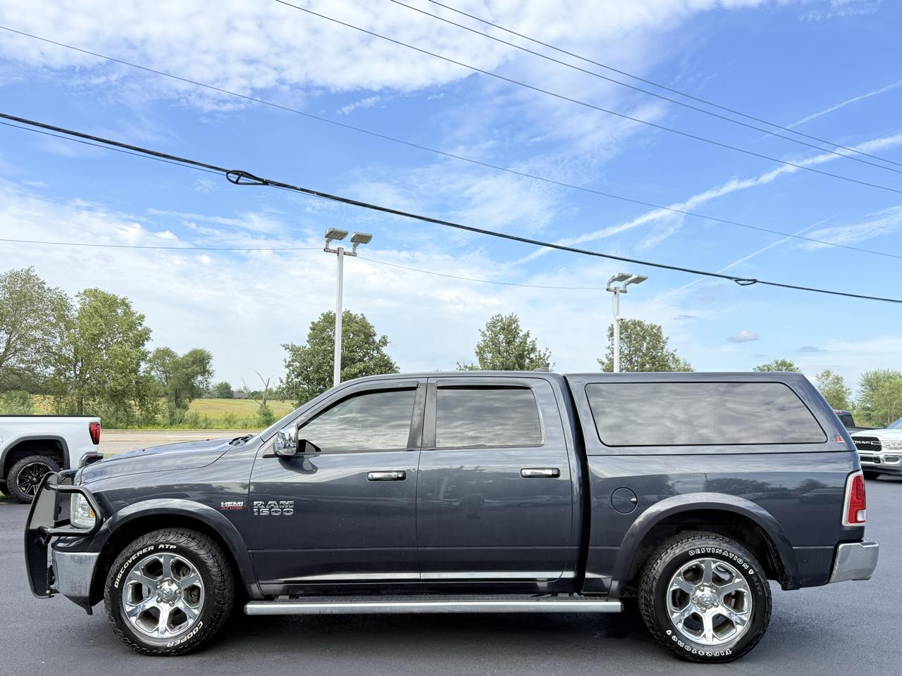 RAM 1500 4WD Crew Cab 140.5" Laramie 2016
