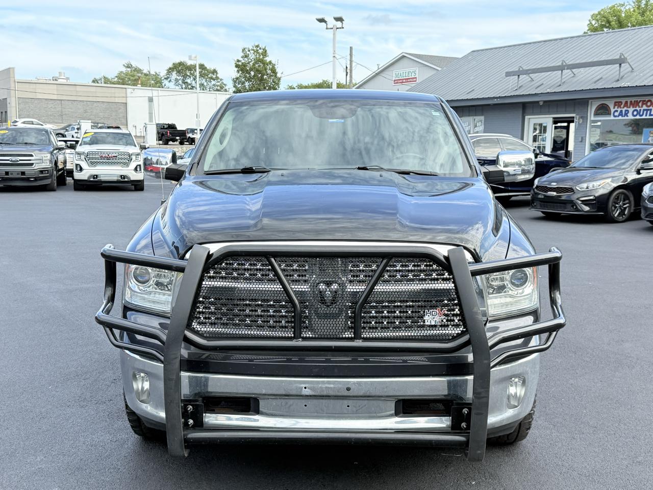 RAM 1500 4WD Crew Cab 140.5" Laramie 2016