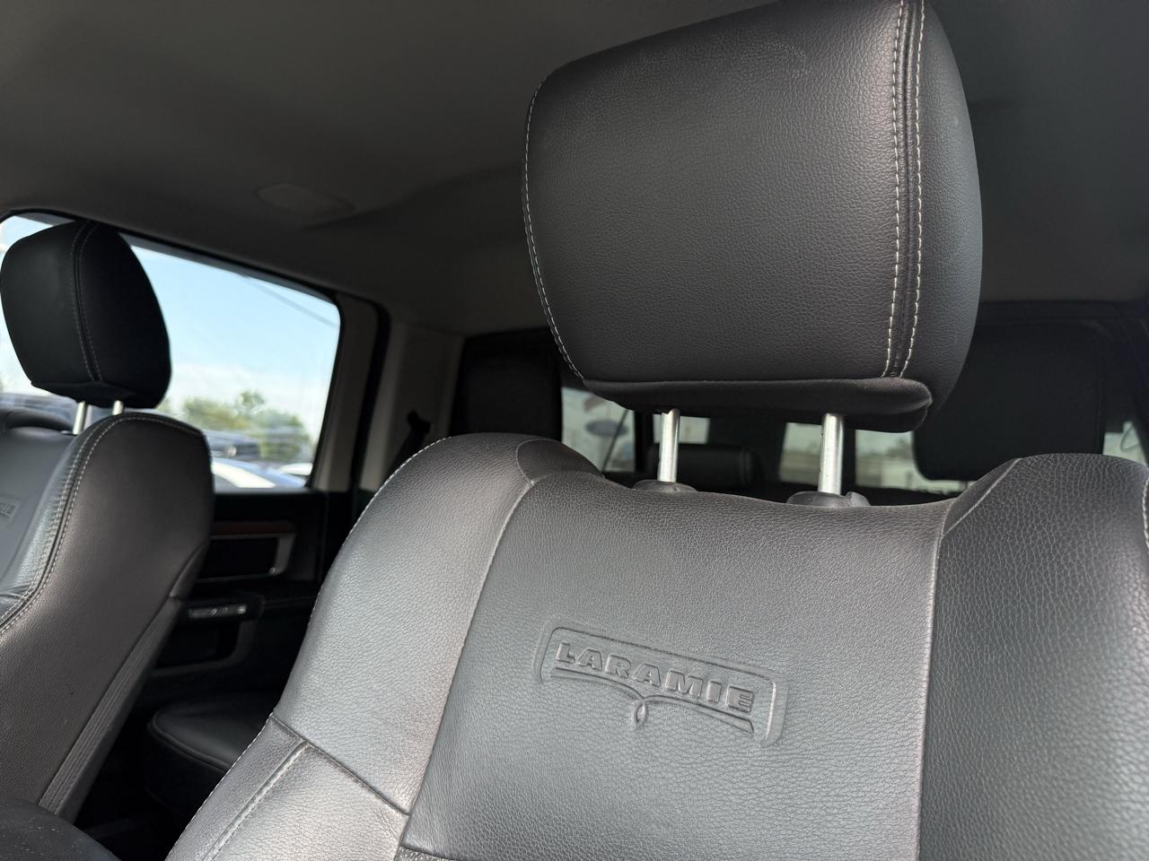 RAM 1500 4WD Crew Cab 140.5" Laramie 2016