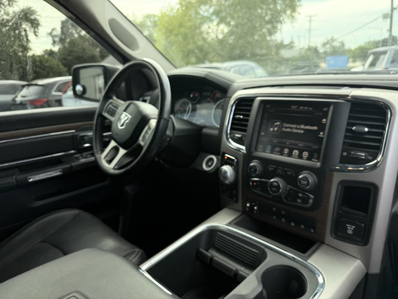 RAM 1500 4WD Crew Cab 140.5" Laramie 2016