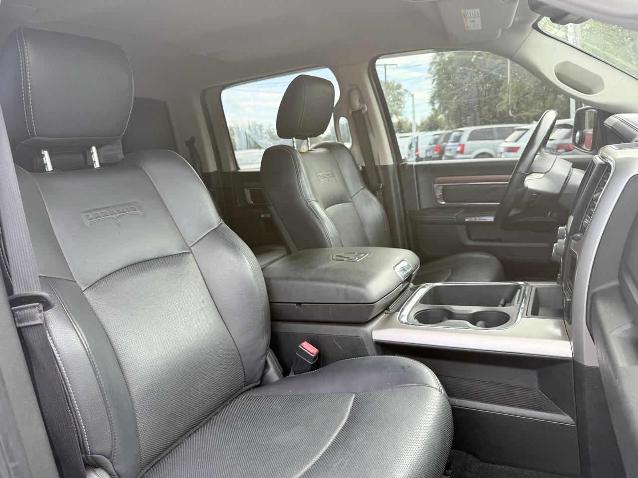 RAM 1500 4WD Crew Cab 140.5" Laramie 2016