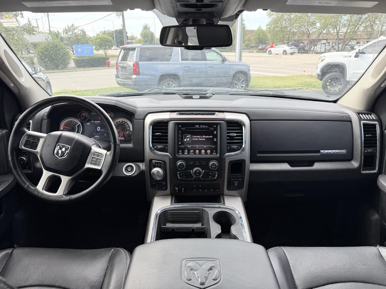 RAM 1500 4WD Crew Cab 140.5" Laramie 2016