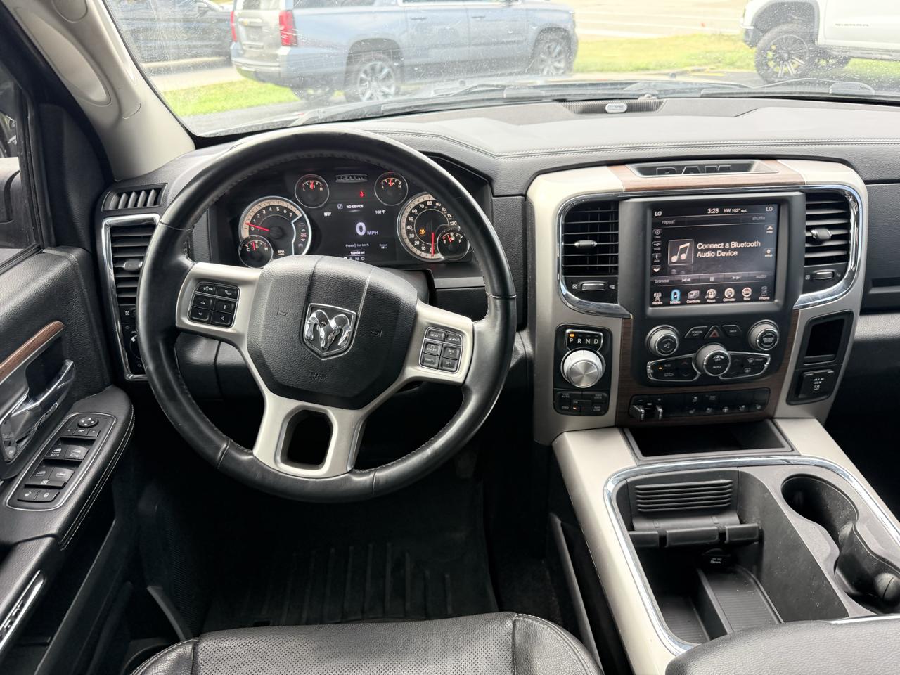 RAM 1500 4WD Crew Cab 140.5" Laramie 2016