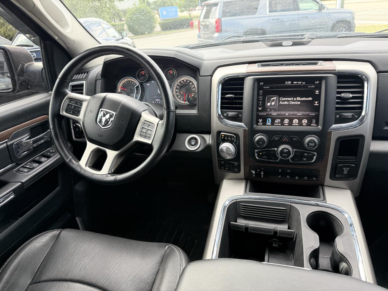 RAM 1500 4WD Crew Cab 140.5" Laramie 2016