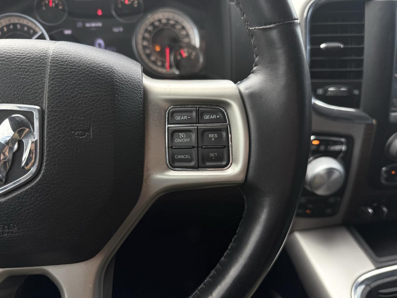 RAM 1500 4WD Crew Cab 140.5" Laramie 2016