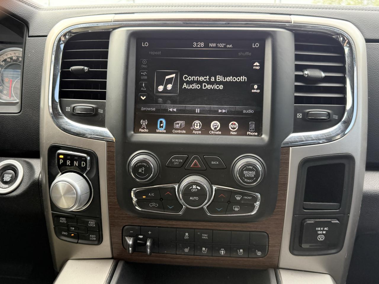 RAM 1500 4WD Crew Cab 140.5" Laramie 2016