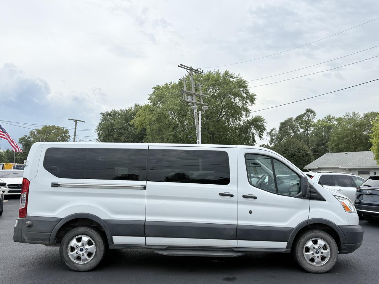 Ford Transit Wagon T-350 148" Low Roof XLT Sliding RH Dr 2017