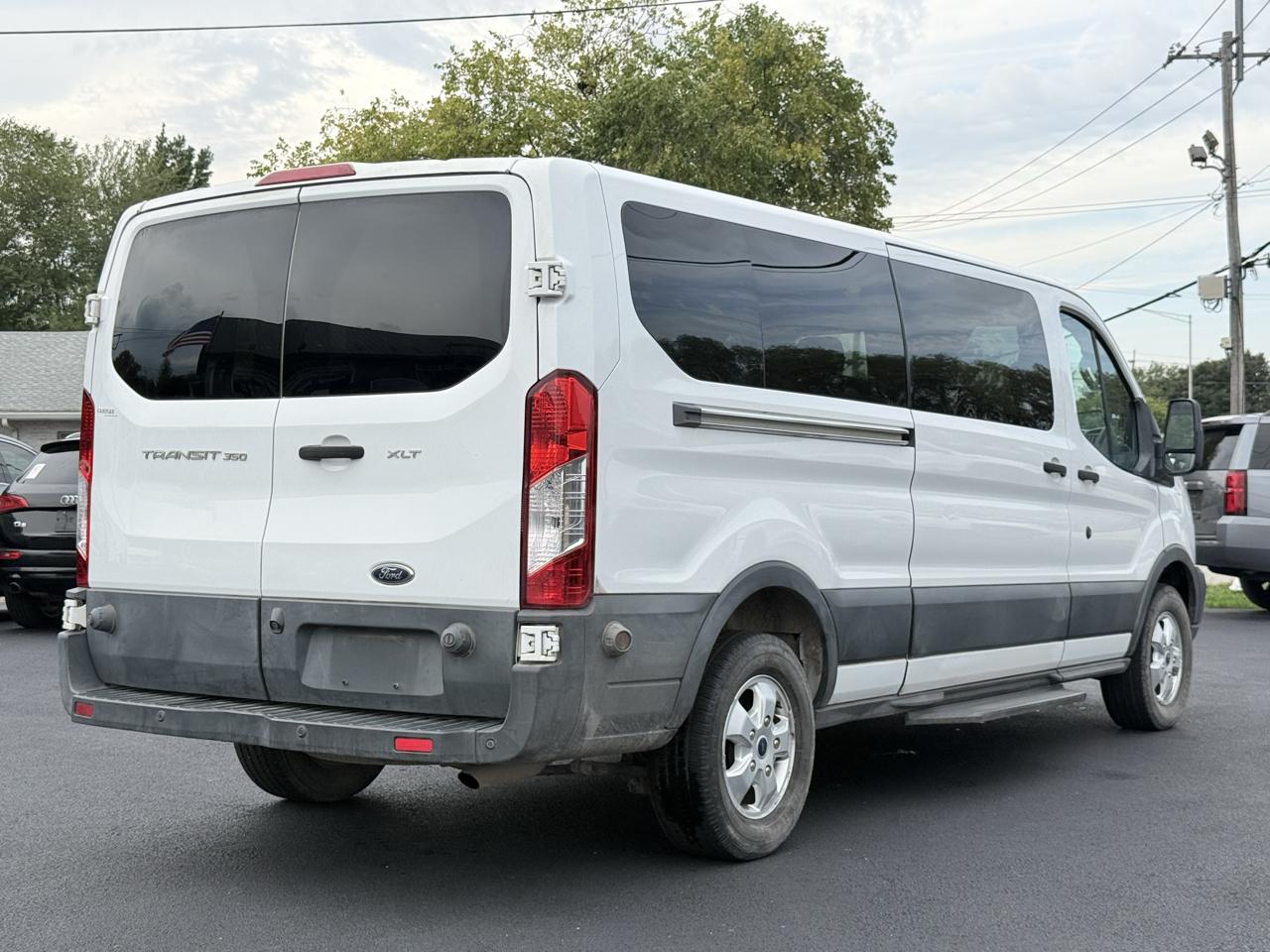 Ford Transit Wagon T-350 148" Low Roof XLT Sliding RH Dr 2017
