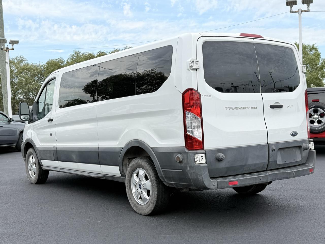 Ford Transit Wagon T-350 148" Low Roof XLT Sliding RH Dr 2017