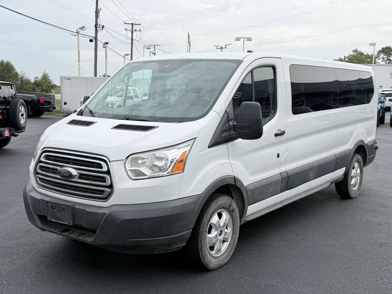 Ford Transit Wagon T-350 148" Low Roof XLT Sliding RH Dr 2017