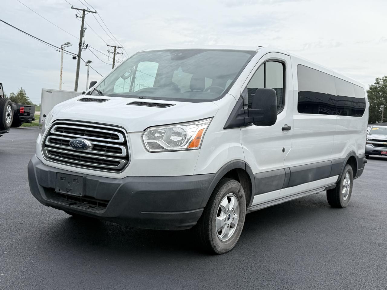 Ford Transit Wagon T-350 148" Low Roof XLT Sliding RH Dr 2017