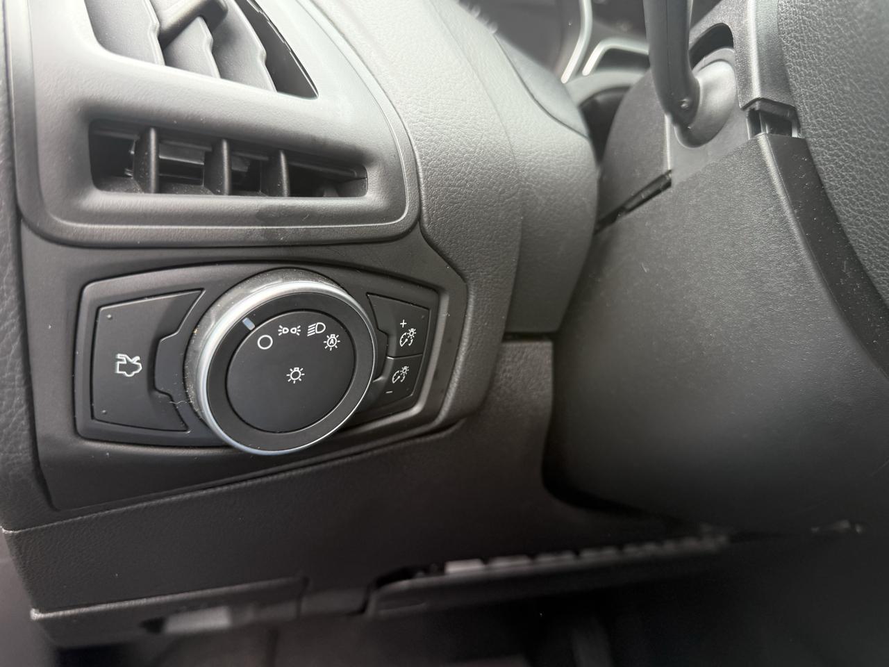 Ford Focus SE Sedan 2018