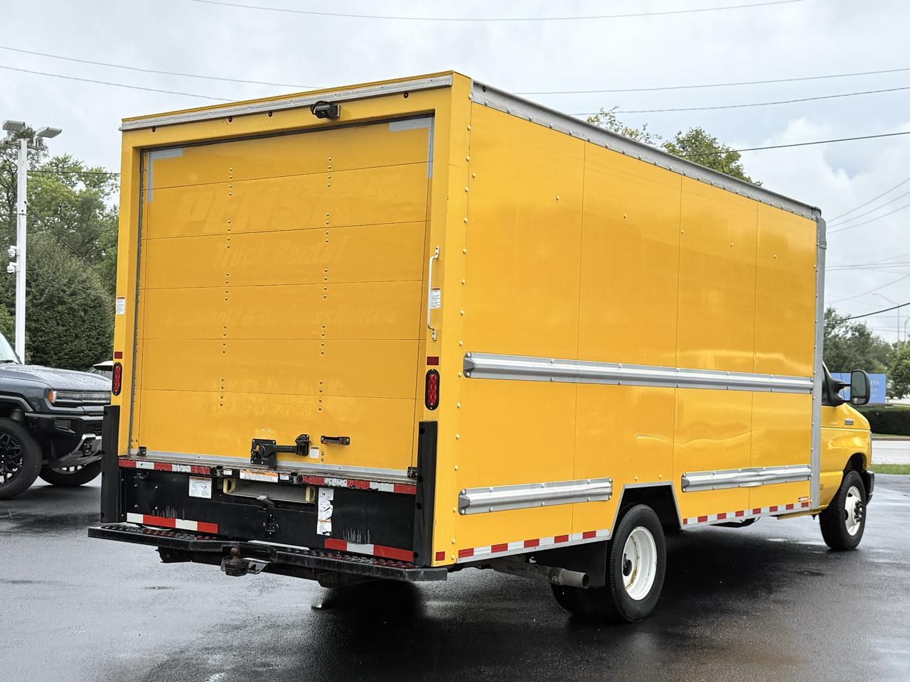 Ford E-Series Cutaway E-350 SRW 138" WB 2022