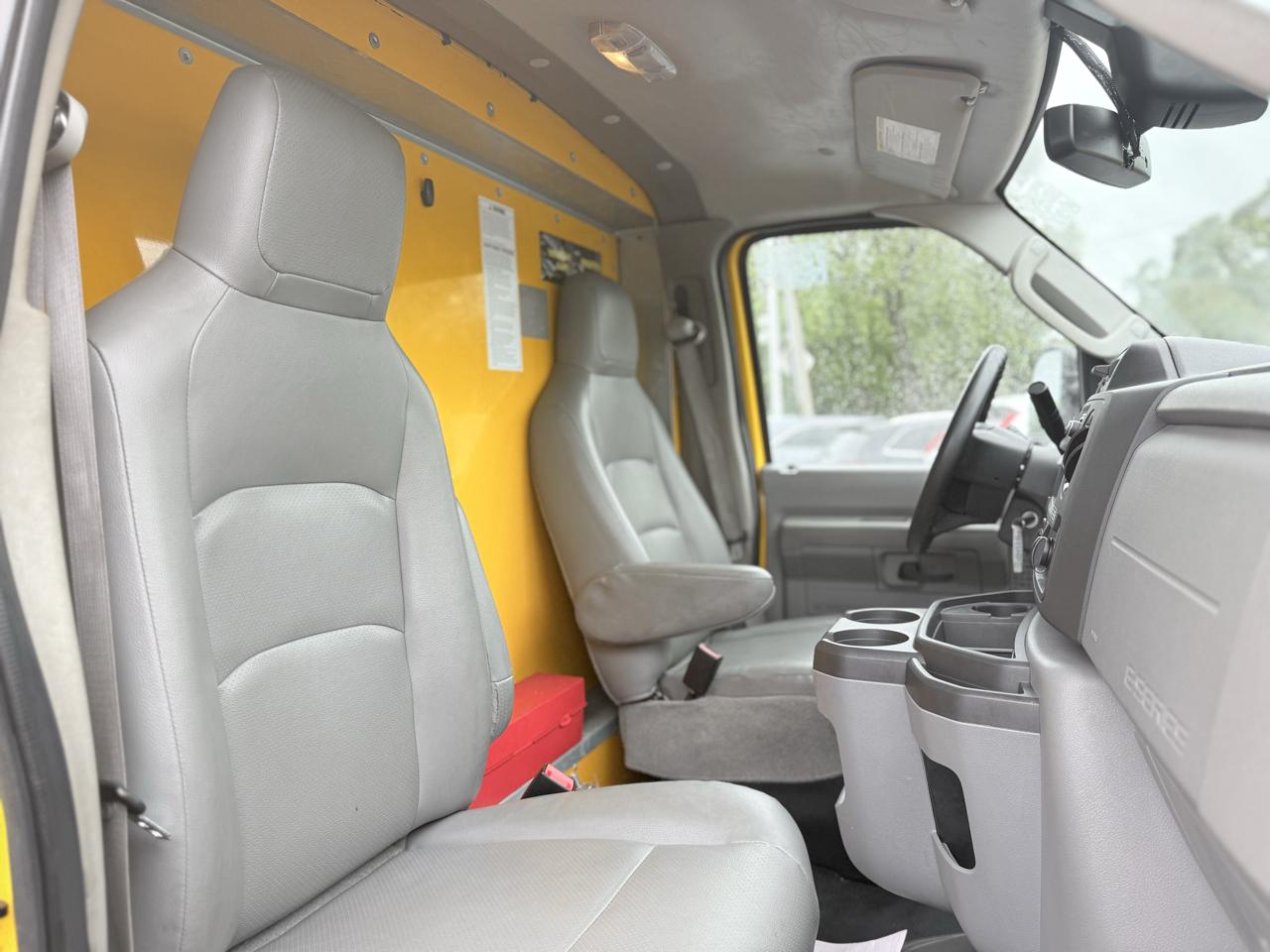 Ford E-Series Cutaway E-350 SRW 138" WB 2022