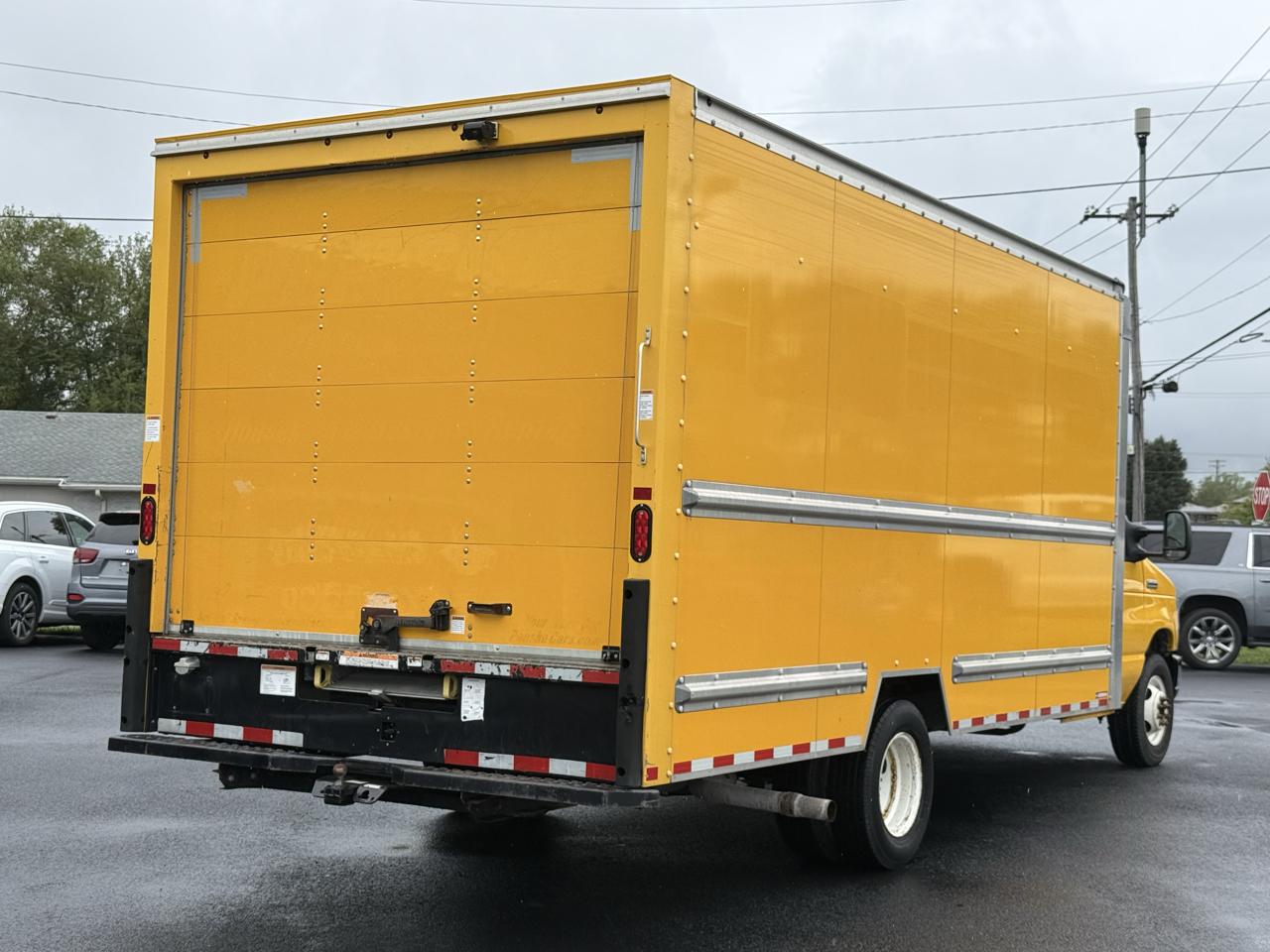 Ford E-Series Cutaway E-350 SRW 138" WB 2022