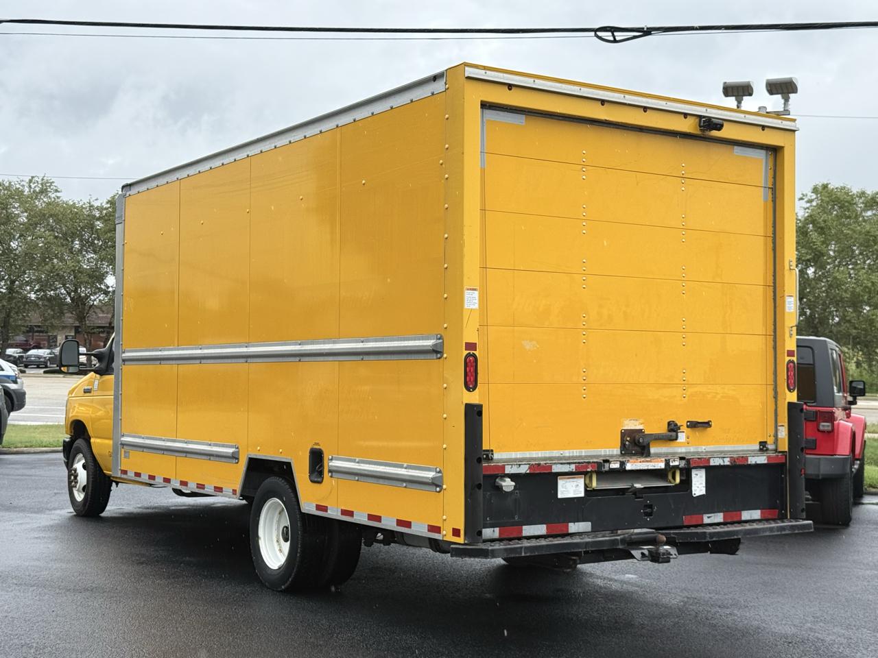 Ford E-Series Cutaway E-350 SRW 138" WB 2022