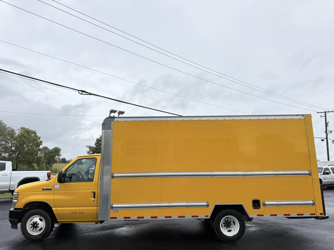 Ford E-Series Cutaway E-350 SRW 138" WB 2022