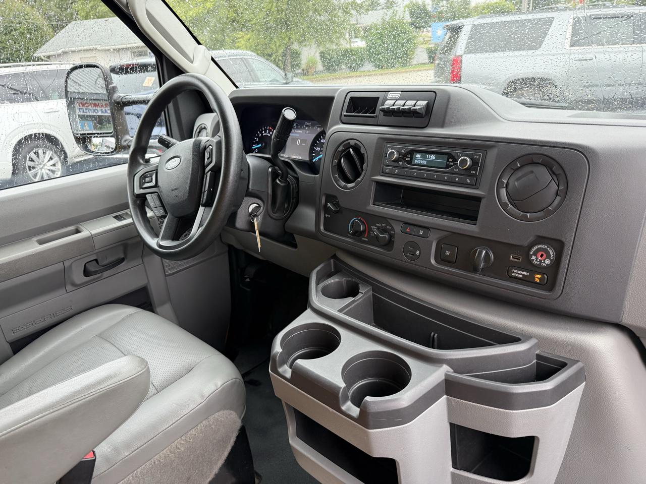 Ford E-Series Cutaway E-350 SRW 138" WB 2022