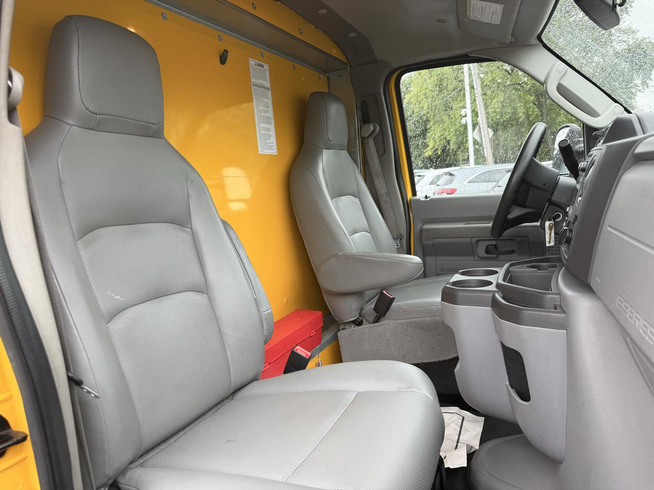 Ford E-Series Cutaway E-350 SRW 138" WB 2022