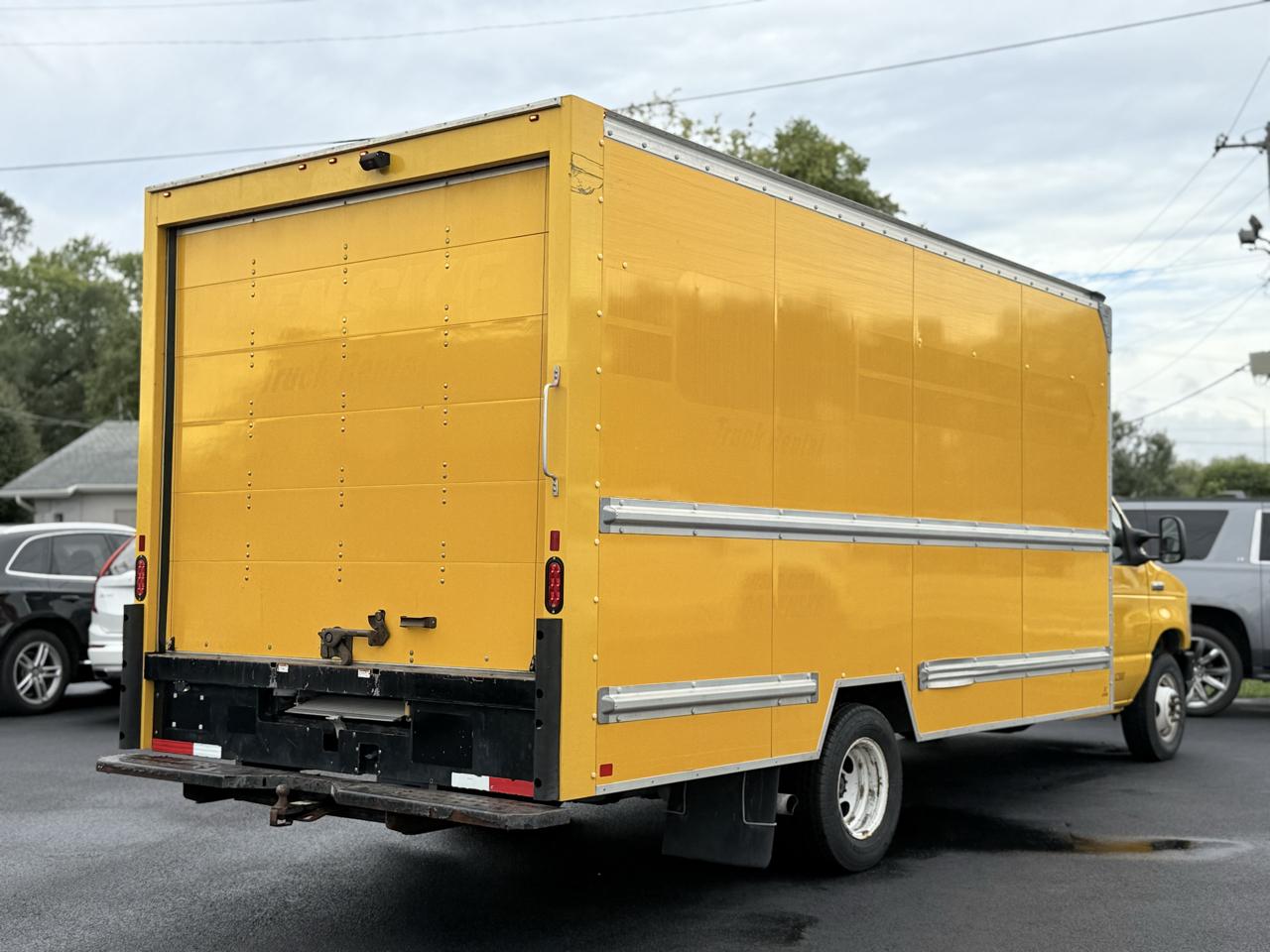 Ford E-Series Cutaway E-350 SRW 138" WB 2022