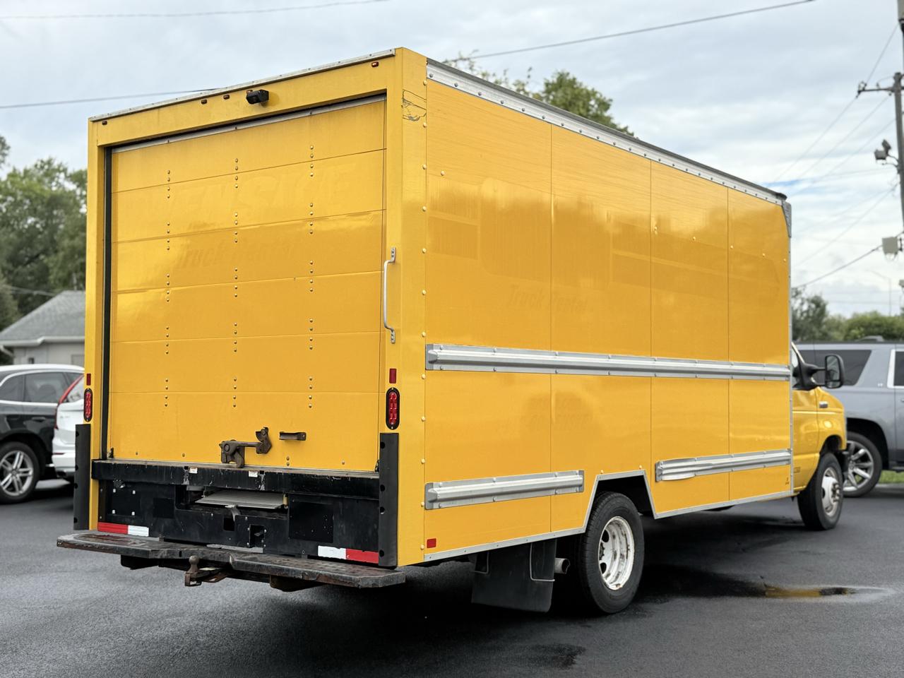 Ford E-Series Cutaway E-350 SRW 138" WB 2022