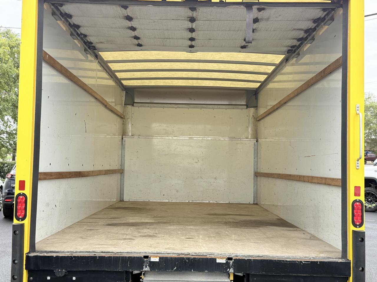 Ford E-Series Cutaway E-350 SRW 138" WB 2022