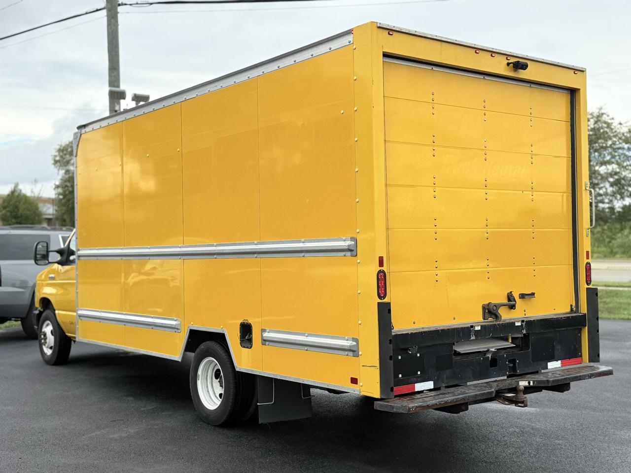 Ford E-Series Cutaway E-350 SRW 138" WB 2022